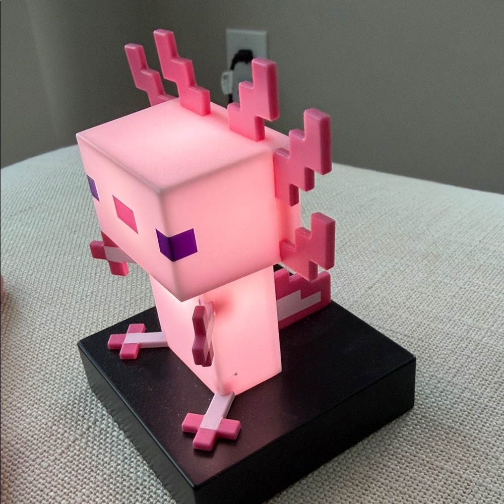 Pink Pixel Axolotl LED Light - Picture 5 of 6